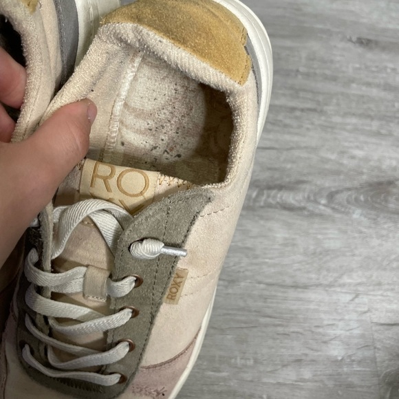 Roxy’s Cream Colored Tennis Shoes 8 - Picture 5 of 7